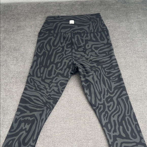 Vuori Black and Gray Patterned Leggings - Picture 3 of 6